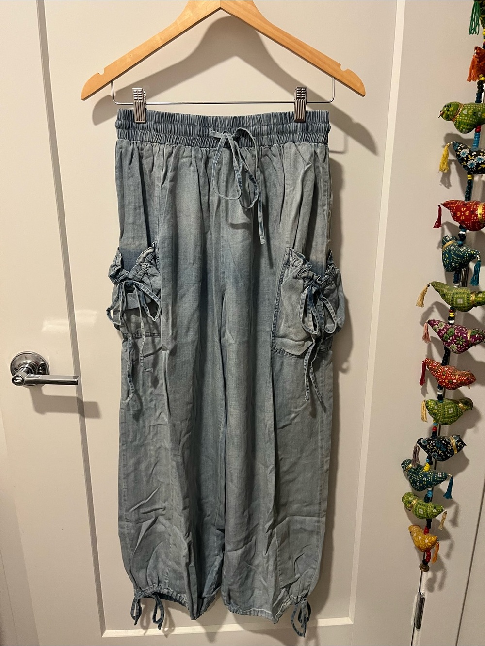 Three Bird Nest Pocket Full of Flowers Pants, Small, NWT - Picture 4 of 11